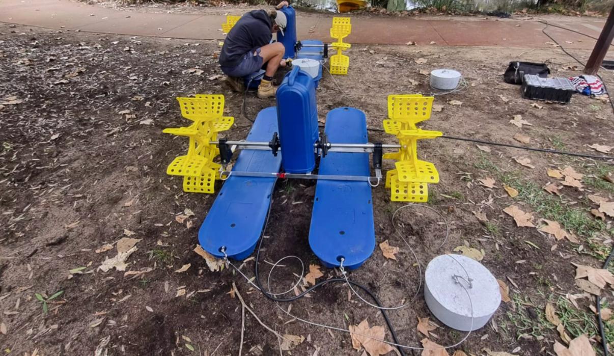 1kW Paddlewheel Aerator - Solar and Mains Available